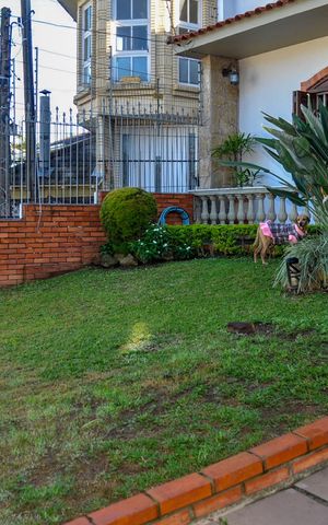 Casa à venda com 244m², 5 quartos e 5 vagas Casa à venda com 244m², 5 quartos e 5 vagasÁrea comum