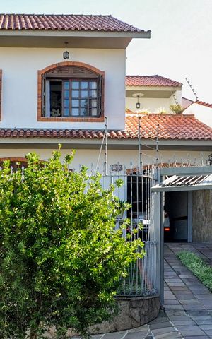 Casa à venda com 244m², 5 quartos e 5 vagas Casa à venda com 244m², 5 quartos e 5 vagasÁrea comum