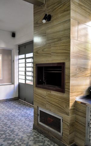 Casa à venda com 244m², 5 quartos e 5 vagas Casa à venda com 244m², 5 quartos e 5 vagasÁrea de serviço