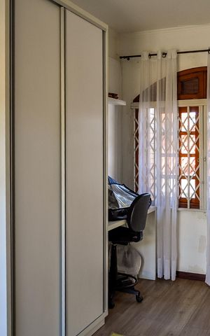 Casa à venda com 244m², 5 quartos e 5 vagas Casa à venda com 244m², 5 quartos e 5 vagasQuarto 3