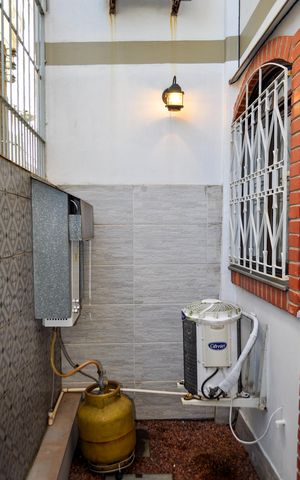 Casa à venda com 244m², 5 quartos e 5 vagas Casa à venda com 244m², 5 quartos e 5 vagasÁrea de serviço