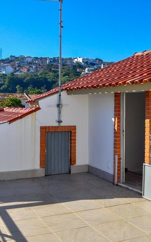 Casa à venda com 244m², 5 quartos e 5 vagas Casa à venda com 244m², 5 quartos e 5 vagasVaranda