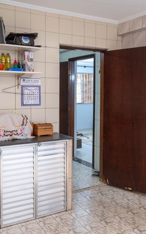 Casa à venda com 200m², 4 quartos e 3 vagas Casa à venda com 200m², 4 quartos e 3 vagasCasa 1 - Area de Serviço