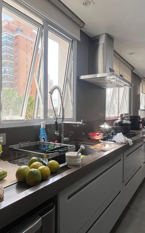 Apartamento à venda com 221m², 4 quartos e 4 vagasCozinha