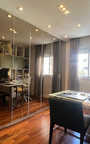 Apartamento à venda com 221m², 4 quartos e 4 vagasCloset da suíte 3