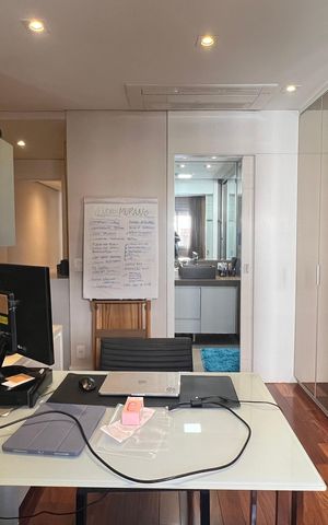 Apartamento à venda com 221m², 4 quartos e 4 vagasCloset da suíte 3