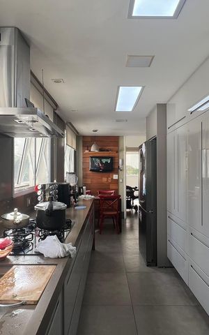 Apartamento à venda com 221m², 4 quartos e 4 vagasCozinha