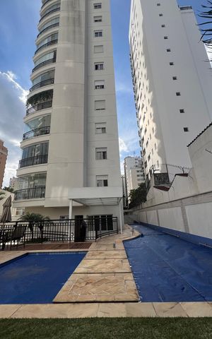 Apartamento à venda com 221m², 4 quartos e 4 vagasFachada