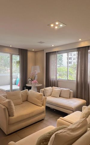 Apartamento à venda com 221m², 4 quartos e 4 vagasSala