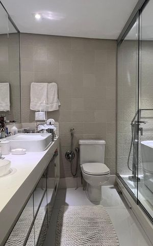 Apartamento à venda com 221m², 4 quartos e 4 vagasBanheiro da Suíte 3