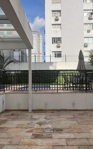 Apartamento à venda com 221m², 4 quartos e 4 vagasÁrea comum - Piscina