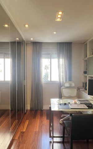 Apartamento à venda com 221m², 4 quartos e 4 vagasCloset da suíte 3