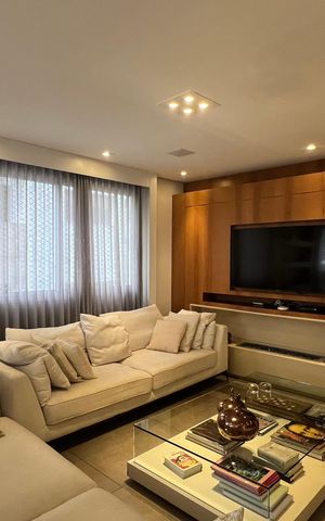 Apartamento à venda com 221m², 4 quartos e 4 vagasSala