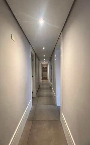 Apartamento à venda com 221m², 4 quartos e 4 vagasCorredor