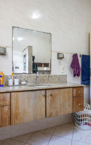 Casa à venda com 658m², 6 quartos e 2 vagas Casa à venda com 658m², 6 quartos e 2 vagasCasa 2 Banheiro Social