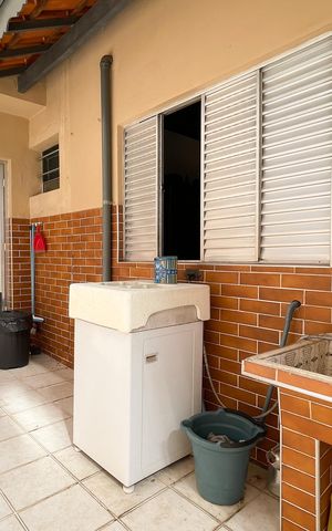 Casa à venda com 170m², 4 quartos e 2 vagas Casa à venda com 170m², 4 quartos e 2 vagasÁrea de Serviço