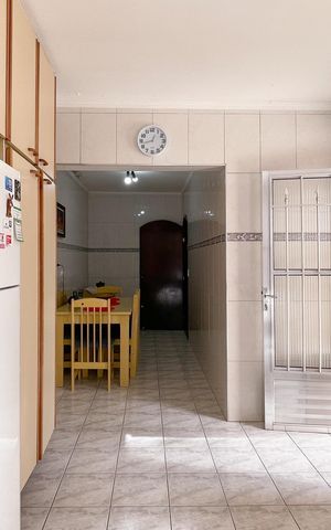 Casa à venda com 170m², 4 quartos e 2 vagas Casa à venda com 170m², 4 quartos e 2 vagasCozinha