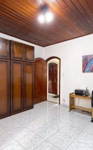 Casa à venda com 170m², 4 quartos e 2 vagas Casa à venda com 170m², 4 quartos e 2 vagasQuarto 1
