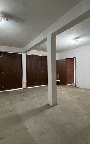 Casa à venda com 170m², 4 quartos e 2 vagas Casa à venda com 170m², 4 quartos e 2 vagasGaragem