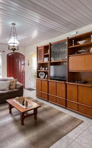 Casa à venda com 170m², 4 quartos e 2 vagas Casa à venda com 170m², 4 quartos e 2 vagasSala