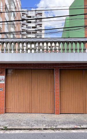 Casa à venda com 170m², 4 quartos e 2 vagas Casa à venda com 170m², 4 quartos e 2 vagasFachada e Placa