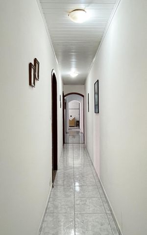 Casa à venda com 170m², 4 quartos e 2 vagas Casa à venda com 170m², 4 quartos e 2 vagasCorredor para os Quartos