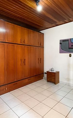 Casa à venda com 170m², 4 quartos e 2 vagas Casa à venda com 170m², 4 quartos e 2 vagasQuarto 2