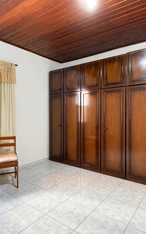 Casa à venda com 170m², 4 quartos e 2 vagas Casa à venda com 170m², 4 quartos e 2 vagasQuarto 1