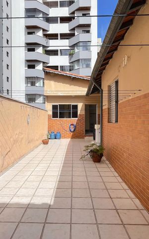 Casa à venda com 170m², 4 quartos e 2 vagas Casa à venda com 170m², 4 quartos e 2 vagasQuintal