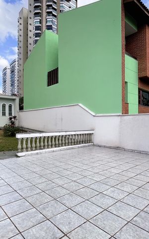 Casa à venda com 170m², 4 quartos e 2 vagas Casa à venda com 170m², 4 quartos e 2 vagasÁrea Externa
