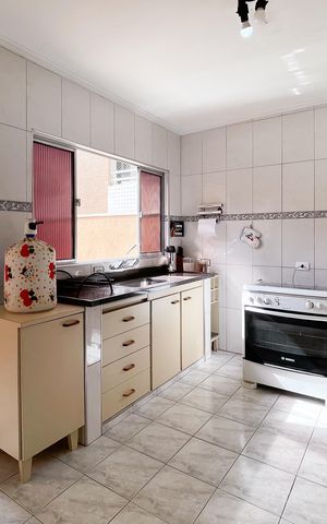 Casa à venda com 170m², 4 quartos e 2 vagas Casa à venda com 170m², 4 quartos e 2 vagasCozinha