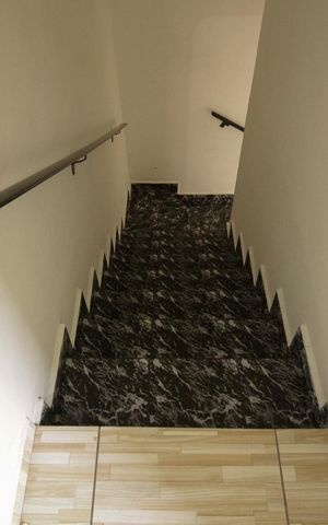 Casa para alugar com 85m², 2 quartos e 1 vaga Casa para alugar com 85m², 2 quartos e 1 vagaEscada