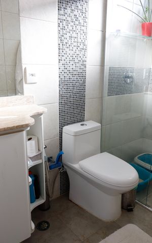 Casa à venda com 444m², 4 quartos e 4 vagas Casa à venda com 444m², 4 quartos e 4 vagasBanheiro da Suíte 1