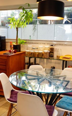 Casa à venda com 444m², 4 quartos e 4 vagas Casa à venda com 444m², 4 quartos e 4 vagasCozinha