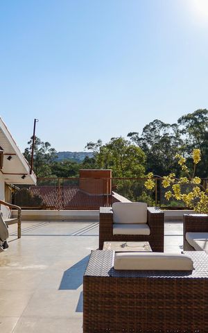 Casa à venda com 444m², 4 quartos e 4 vagas Casa à venda com 444m², 4 quartos e 4 vagasSacada