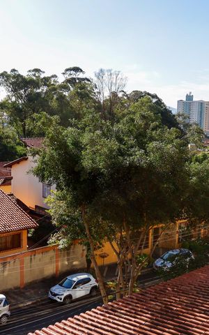 Casa à venda com 444m², 4 quartos e 4 vagas Casa à venda com 444m², 4 quartos e 4 vagasVista