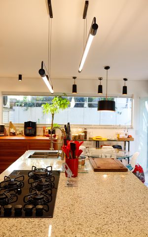 Casa à venda com 444m², 4 quartos e 4 vagas Casa à venda com 444m², 4 quartos e 4 vagasCozinha