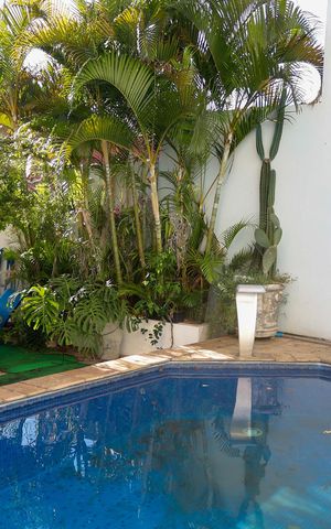 Casa à venda com 444m², 4 quartos e 4 vagas Casa à venda com 444m², 4 quartos e 4 vagasÁrea comum - Piscina