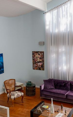 Casa à venda com 444m², 4 quartos e 4 vagas Casa à venda com 444m², 4 quartos e 4 vagasSala