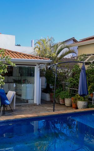 Casa à venda com 444m², 4 quartos e 4 vagas Casa à venda com 444m², 4 quartos e 4 vagasÁrea comum - Piscina