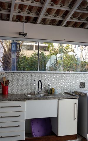 Casa à venda com 444m², 4 quartos e 4 vagas Casa à venda com 444m², 4 quartos e 4 vagasÁrea comum - Churrasqueira