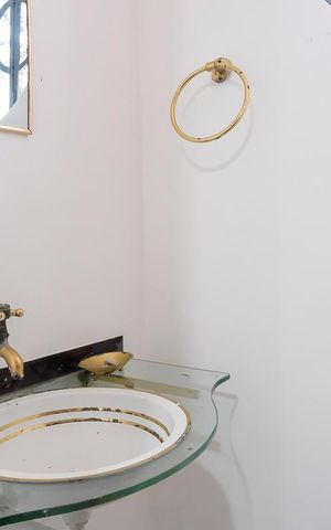 Casa à venda com 200m², 4 quartos e 3 vagasBanheiro 2