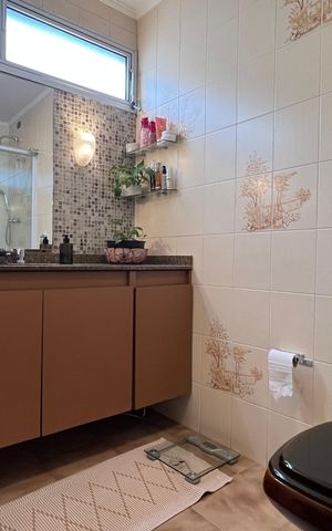 Apartamento à venda com 135m², 3 quartos e 1 vaga Apartamento à venda com 135m², 3 quartos e 1 vagaBanheiro da Suíte