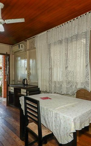 Casa à venda com 200m², 3 quartos e 2 vagasSala