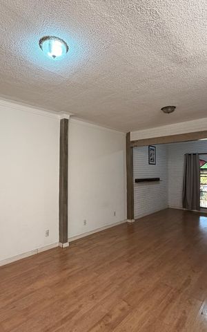 Casa à venda com 270m², 6 quartos e 2 vagasSala