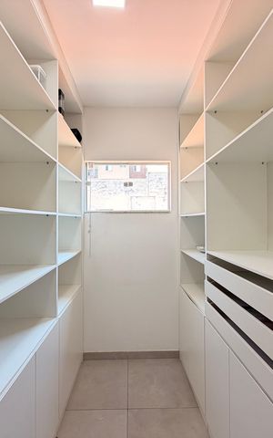 Casa à venda com 270m², 6 quartos e 2 vagasCloset da Suíte 2