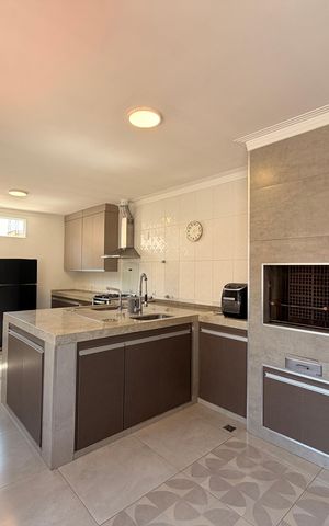 Casa à venda com 270m², 6 quartos e 2 vagasCozinha