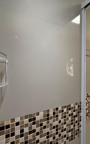 Apartamento à venda com 81m², 2 quartos e 1 vaga Apartamento à venda com 81m², 2 quartos e 1 vagaBanheiro Social