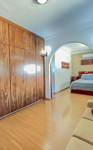 Casa de condomínio à venda com 800m², 5 quartos e 4 vagas Casa de condomínio à venda com 800m², 5 quartos e 4 vagasSuíte