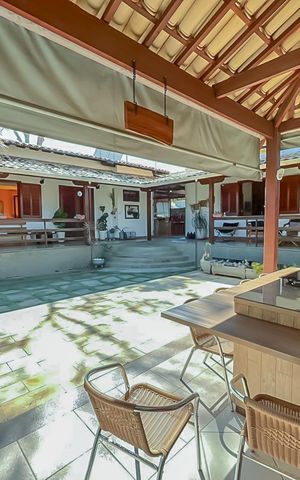 Casa de condomínio à venda com 800m², 5 quartos e 4 vagas Casa de condomínio à venda com 800m², 5 quartos e 4 vagasÁrea Externa